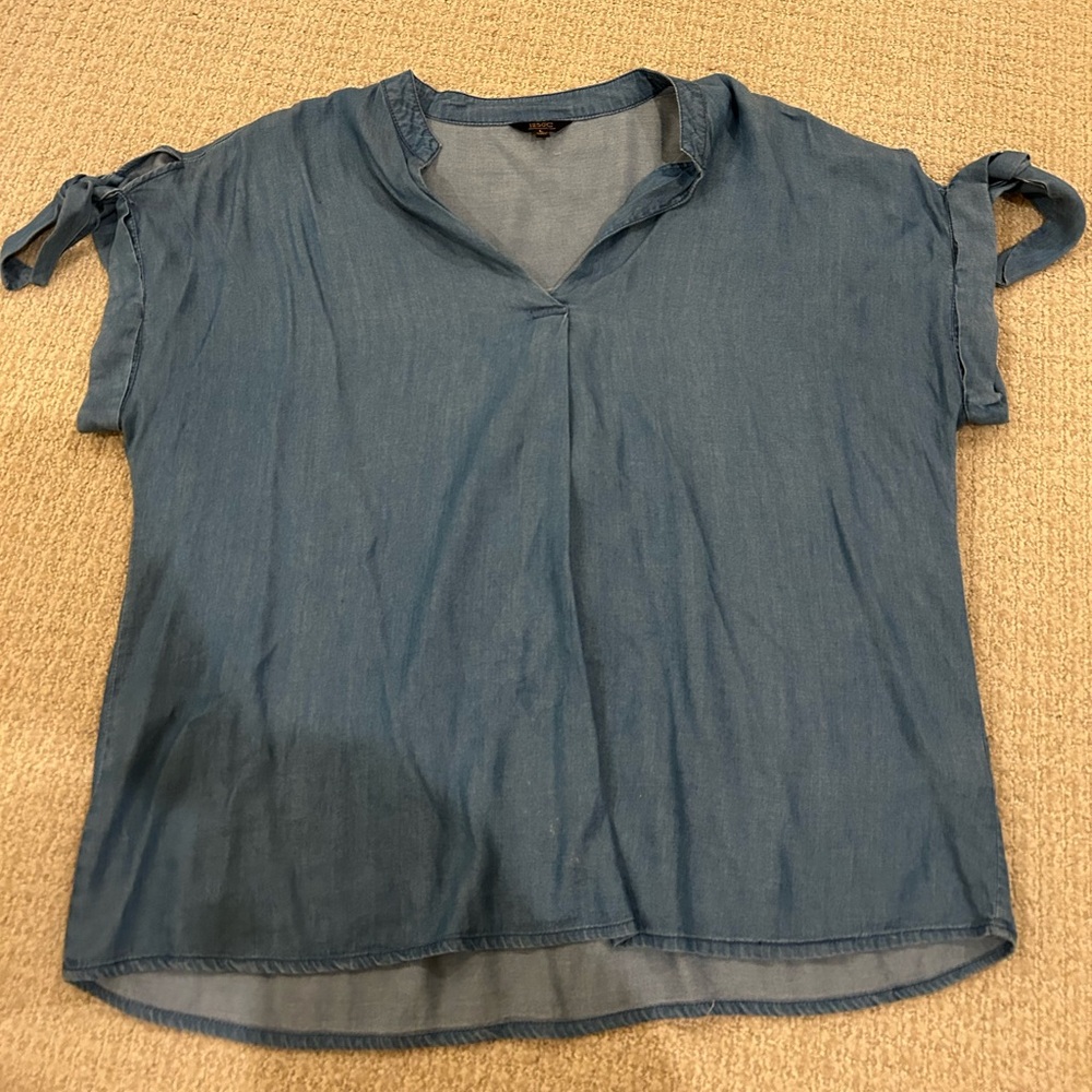 Denim color women’s top with tie on sleeves!